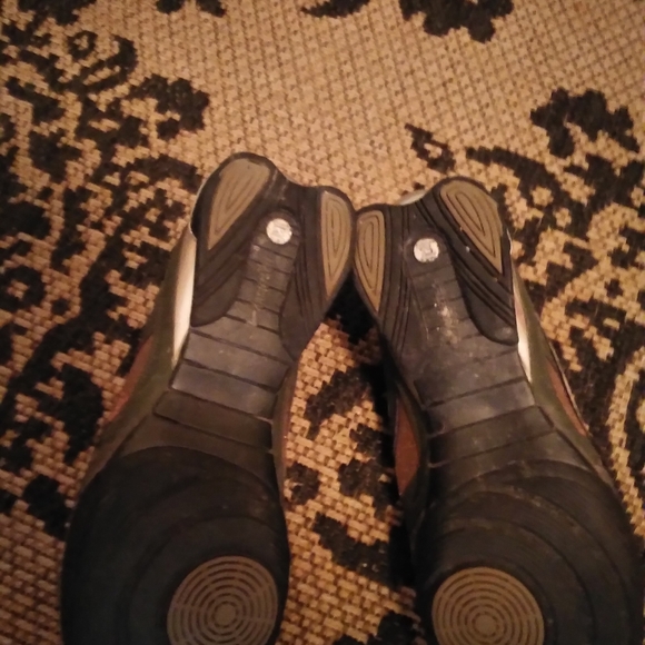 Women's Black and Gold Nike Shox - Picture 3 of 5